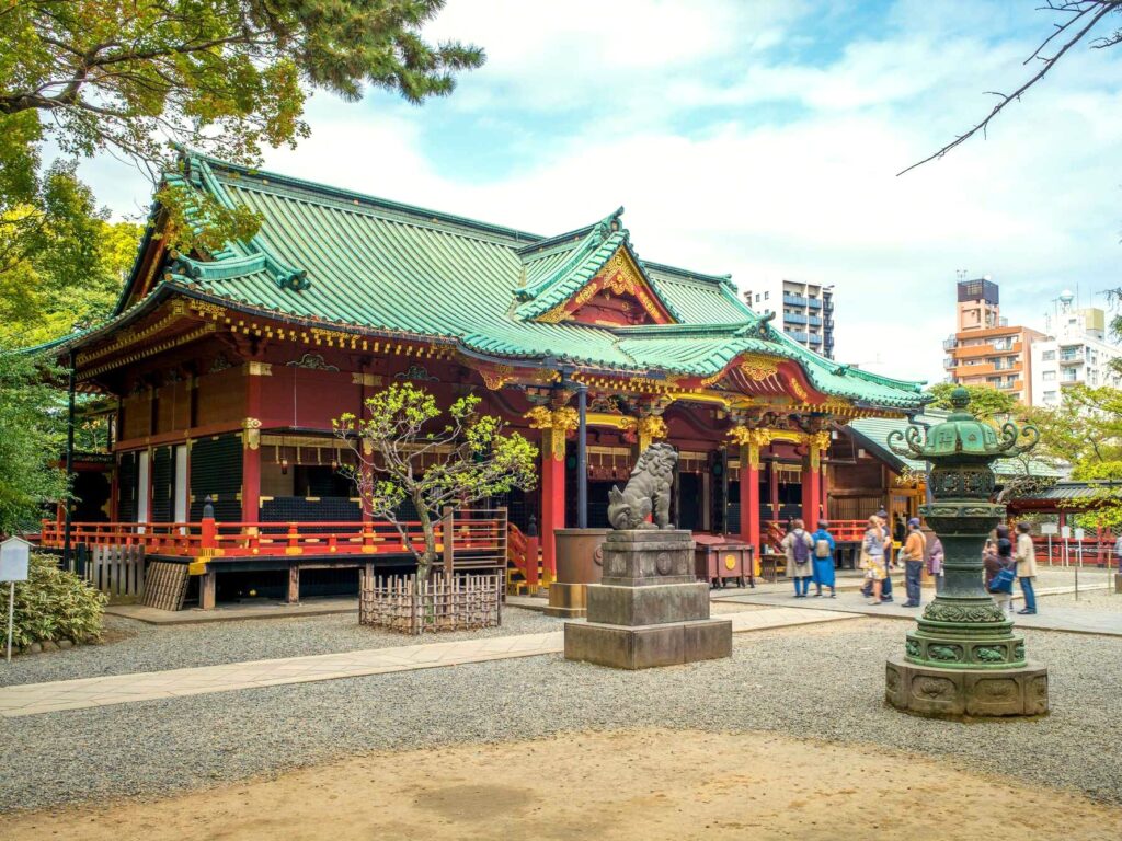 prière dans un sanctuaire japonais à distance